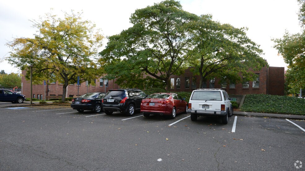 More Photos Of 10615 SE Cherry Blossom Dr, Portland Office For Lease