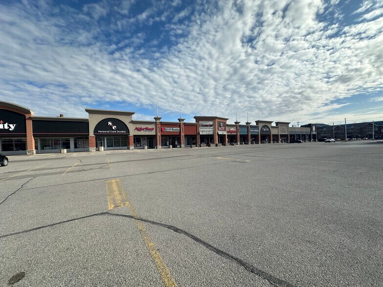 More Photos Of 14800 Yonge St, Aurora Unknown For Lease