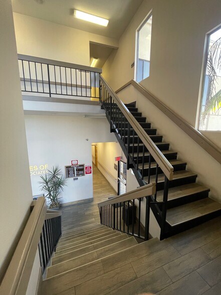 More Photos Of 17111 Beach Blvd, Huntington Beach Office For Lease