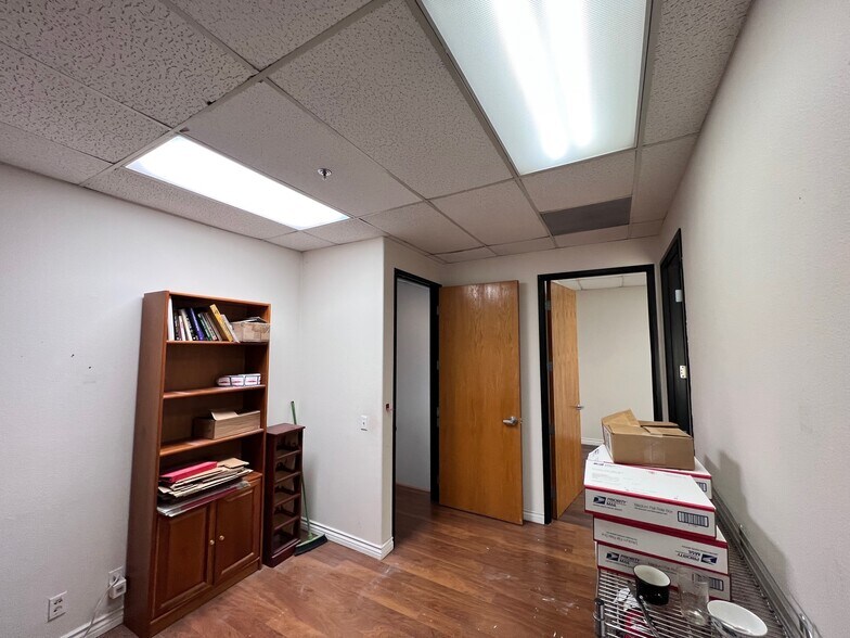 More Photos Of 1046 Calle Recodo, San Clemente Research And Development For Sale