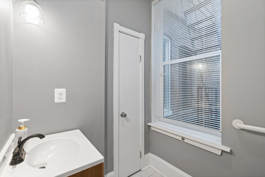 More Photos Of 34 E 25th St, Baltimore Office Residential For Sale