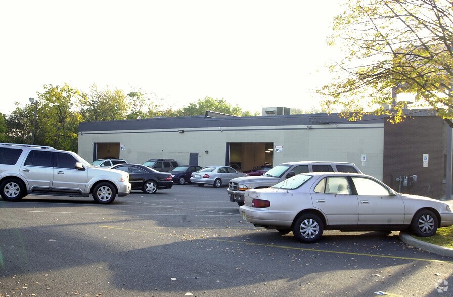 More Photos Of 39-47 Industrial Ave, Hasbrouck Heights Warehouse For Lease