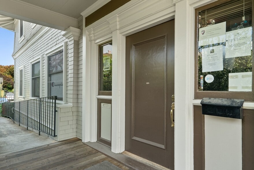 More Photos Of 217 E Lake Ave, Watsonville Office For Sale