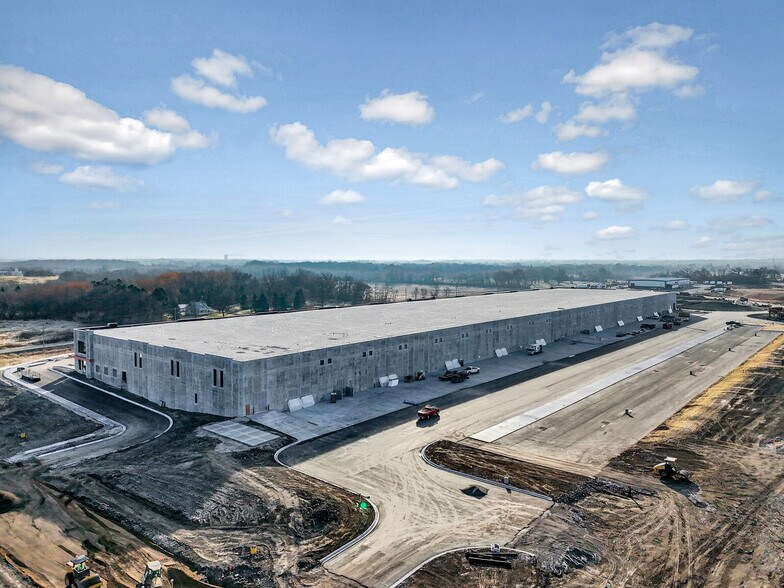 More Photos Of 10585 County Road 101, Corcoran Warehouse For Lease