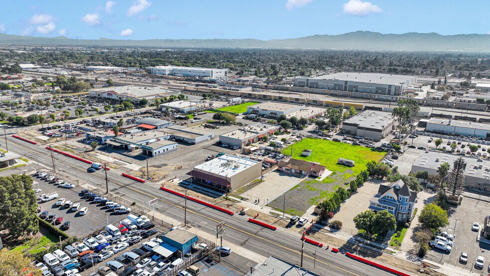 More Photos Of 943 W Holt Blvd, Ontario General Retail For Sale