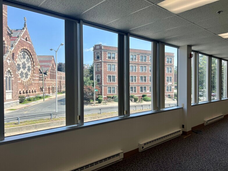 More Photos Of 50 Maple St, Springfield Medical For Lease