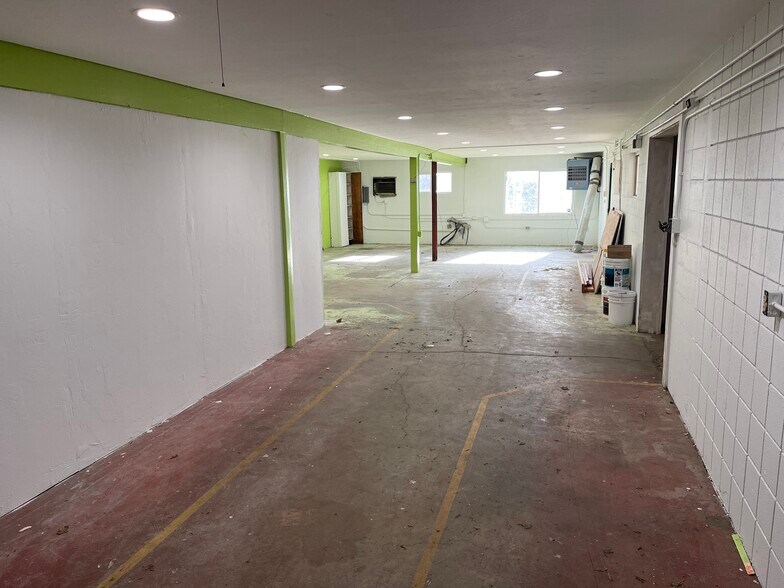 More Photos Of 5309 Rogue River Hwy, Rogue River Warehouse For Sale