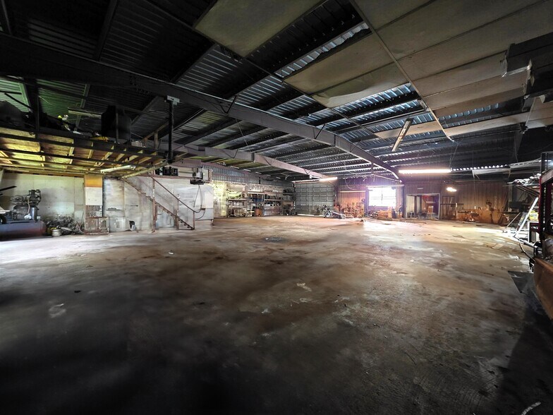 More Photos Of 1440 Gulfway Dr, Winnie Showroom For Sale