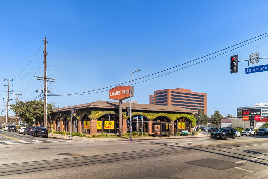 More Photos Of 2012 S Bundy Dr, Los Angeles Freestanding For Lease
