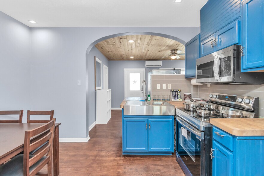 More Photos Of 915 8th St, Galveston Apartments For Sale