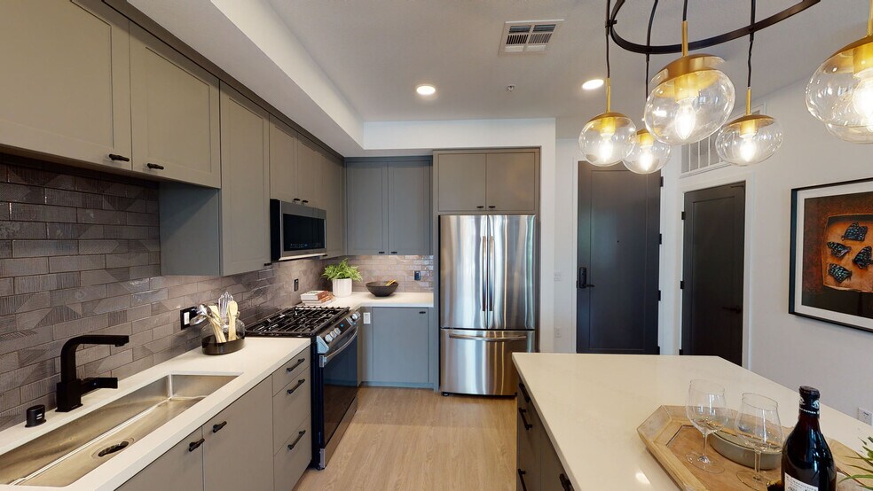 More Photos Of 585 Anton Blvd, Costa Mesa Apartments For Lease