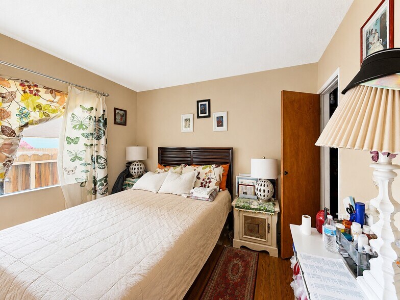 More Photos Of 5642 Lexington Ave, Los Angeles Apartments For Sale