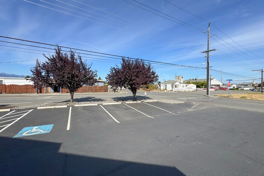 More Photos Of 495 Spruce St, Sequim Office For Sale