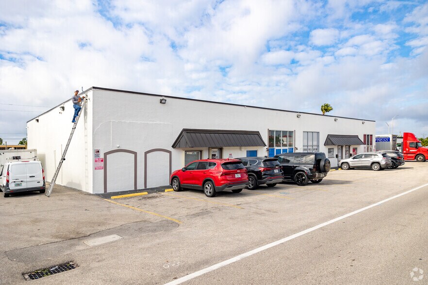 More Photos Of 2012-2024 Beacon Manor Dr, Fort Myers Unknown For Lease