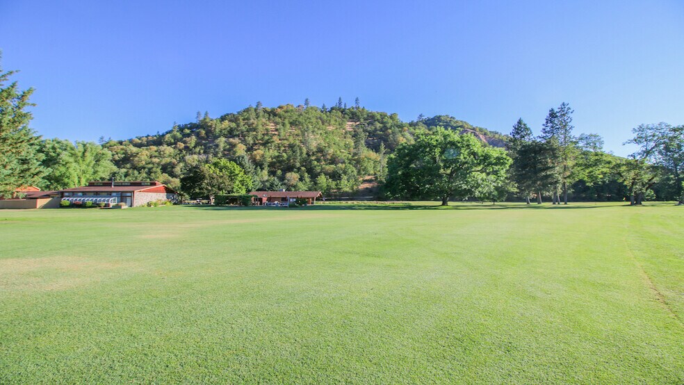 More Photos Of 7350 New Hope Rd, Grants Pass Golf Course Driving Range For Sale
