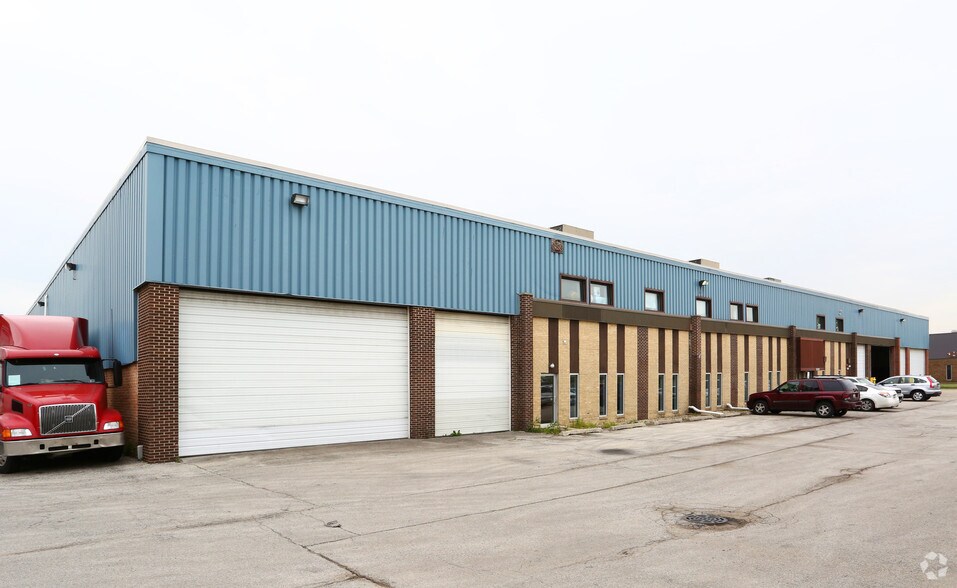 More Photos Of 830 Fairway Dr, Bensenville Distribution For Lease