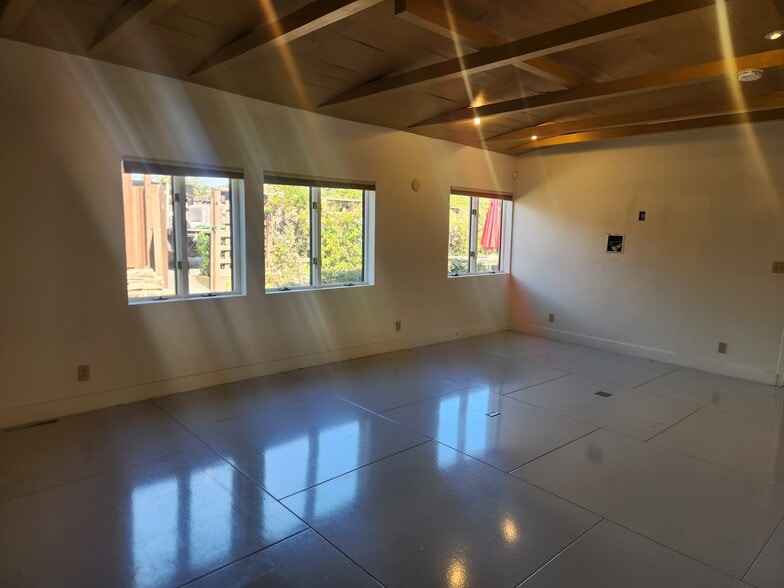More Photos Of 27 Gate 5 Rd, Sausalito Office For Lease