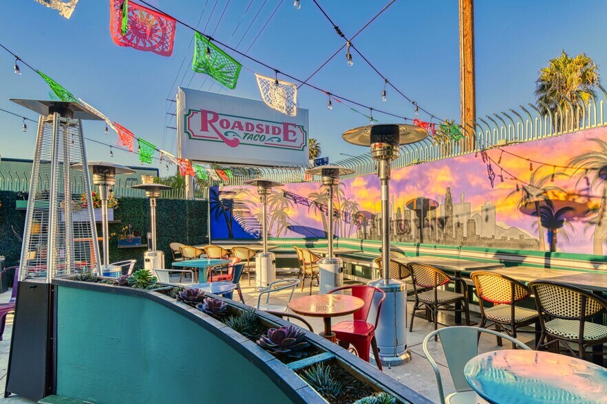 More Photos Of 10628 Ventura Blvd, Studio City Freestanding For Lease