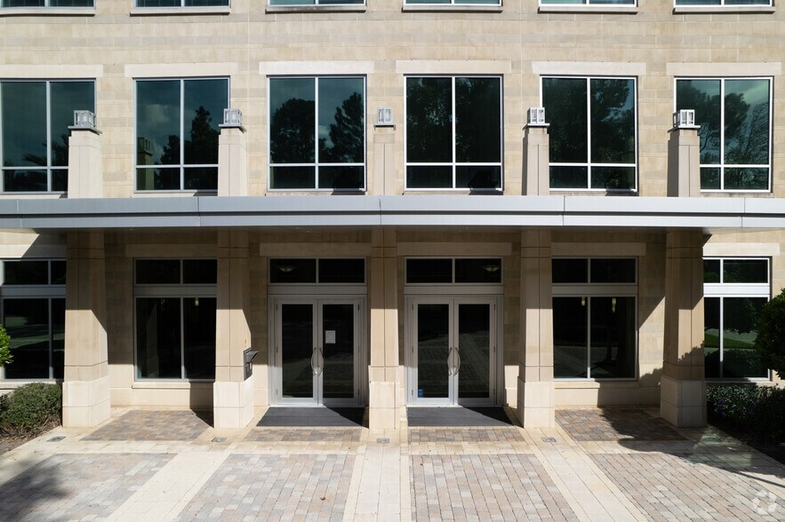 More Photos Of 9995 Gate Pky, Jacksonville Medical For Lease