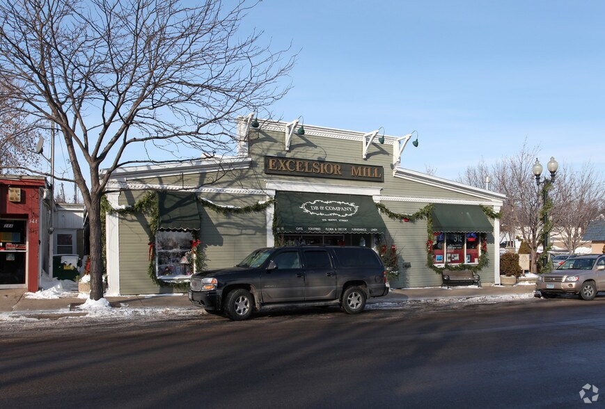 More Photos Of 310-340 Water St, Excelsior Freestanding For Lease