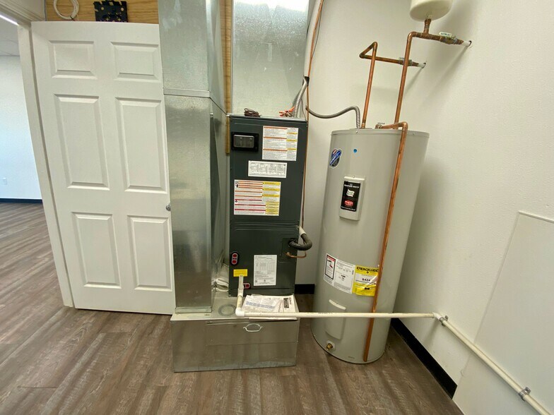 More Photos Of 14472 Commerce Park Blvd, Williston Warehouse For Sale