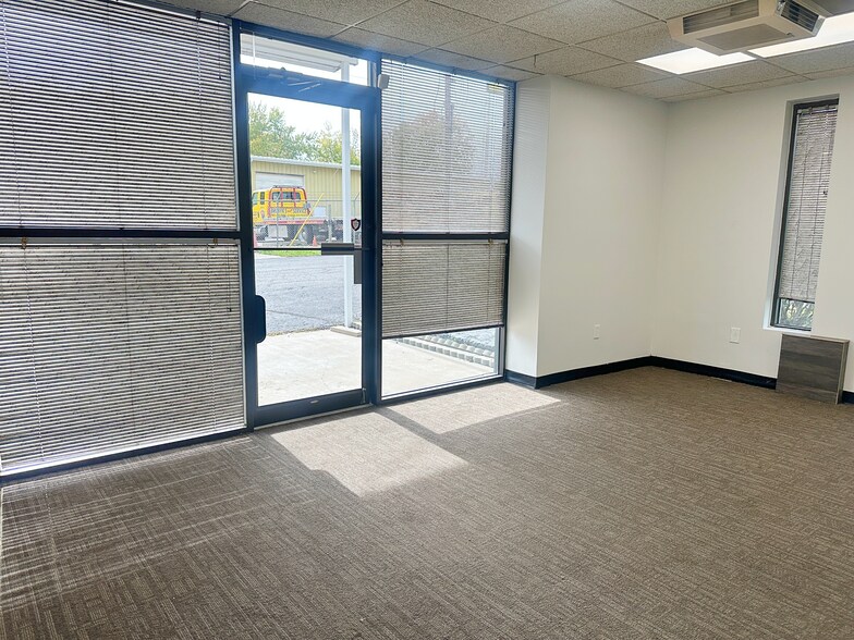 More Photos Of 3770 SW South Park Ave, Topeka Office For Lease