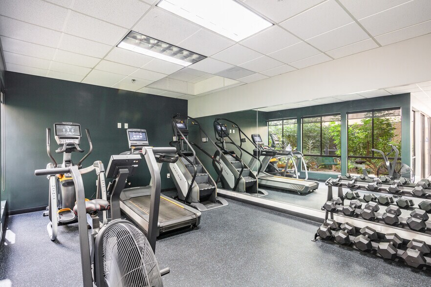 More Photos Of 1975 W El Camino Real, Mountain View Office For Lease