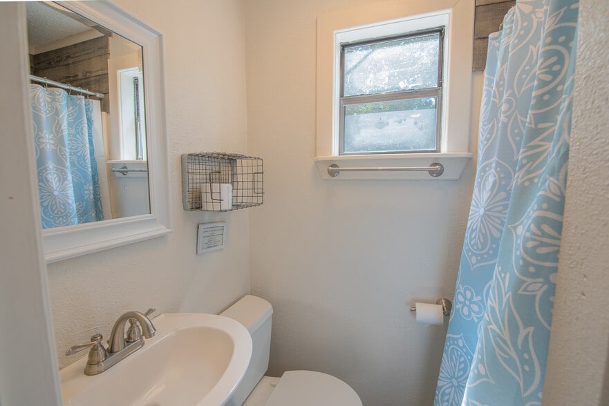 More Photos Of 108 E Barker Creek Dr, Scroggins Flex For Sale