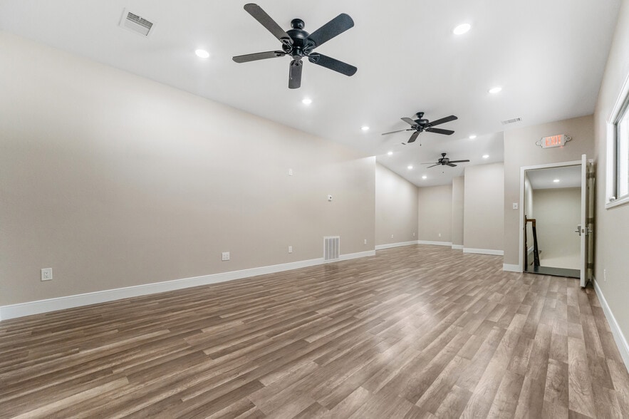 More Photos Of 6927 Highway 36 S, Rosenberg Office For Lease