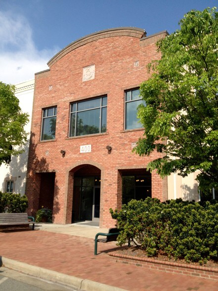 More Photos Of 400 Market St, Chapel Hill Office For Lease