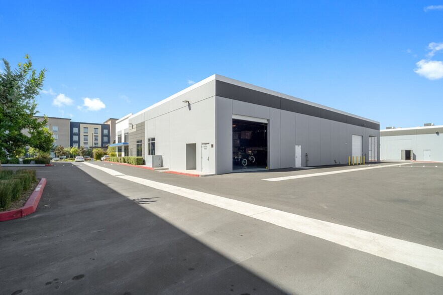 More Photos Of 2432 Fenton St, Chula Vista Light Distribution For Sale