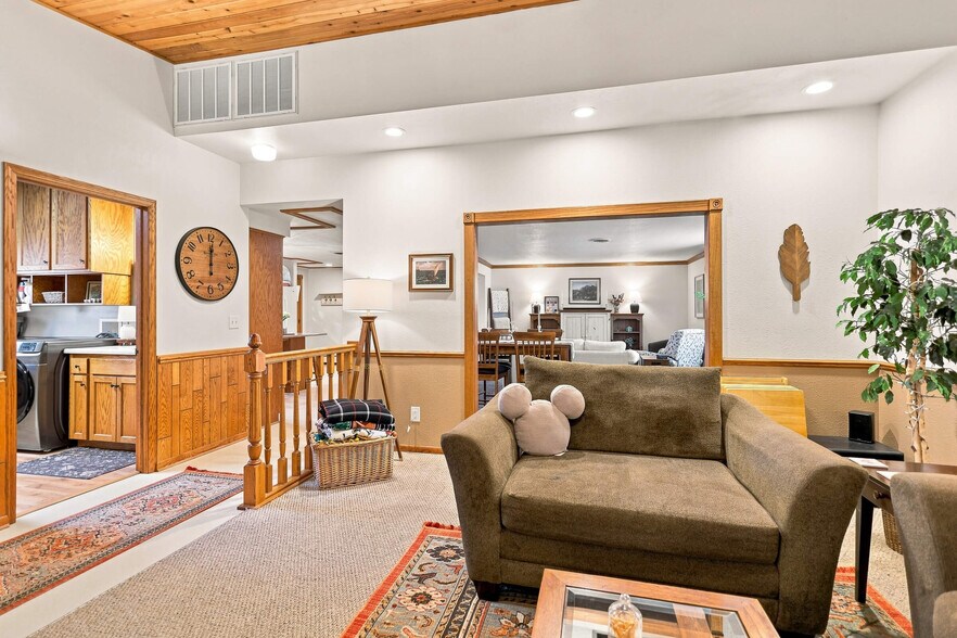More Photos Of 308 N Wisconsin Dr, Sheboygan Freestanding For Sale