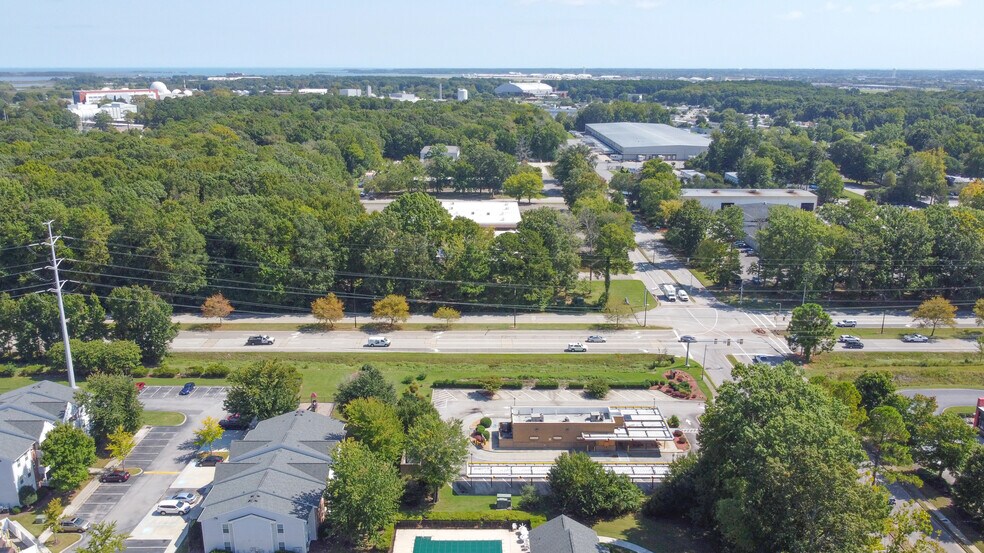 More Photos Of 200 Floyd Thompson Blvd, Hampton Fast Food For Lease