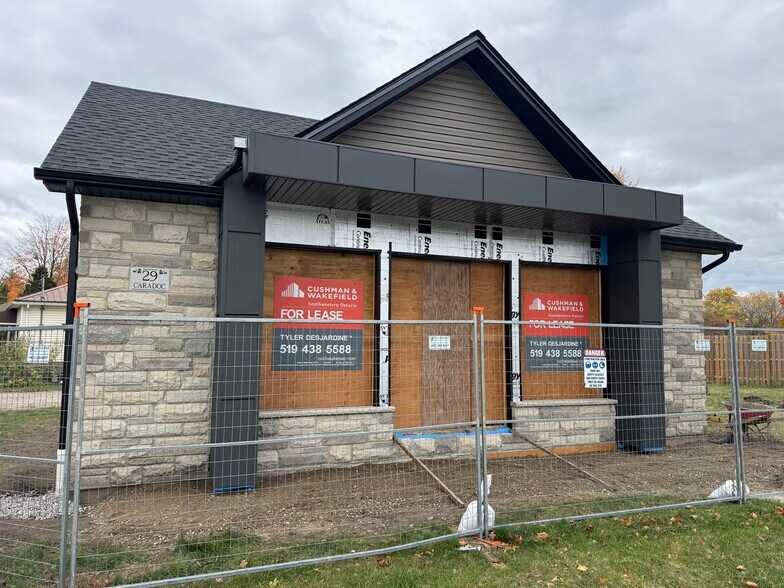 More Photos Of 29 Caradoc Rd, Strathroy Office For Lease