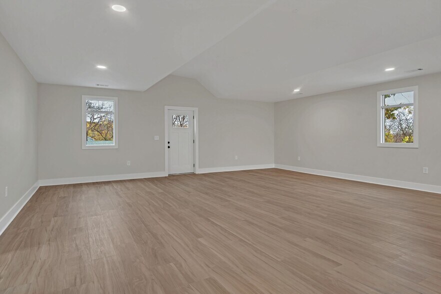 More Photos Of 709 Hart Ln, Nashville Office For Lease