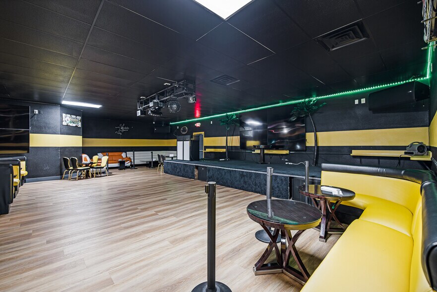 More Photos Of 4465 E Sahara Ave, Las Vegas Bar For Sale