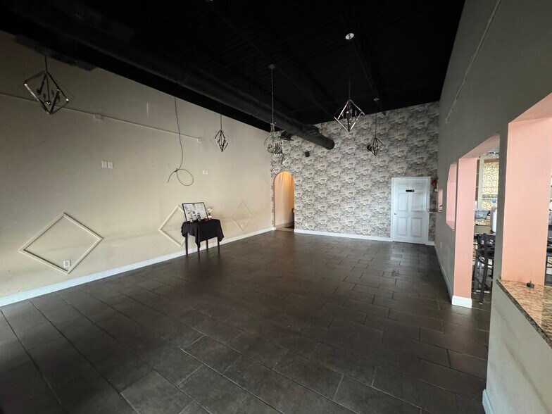 More Photos Of 14799-14833 Lebanon Rd, Old Hickory Freestanding For Lease