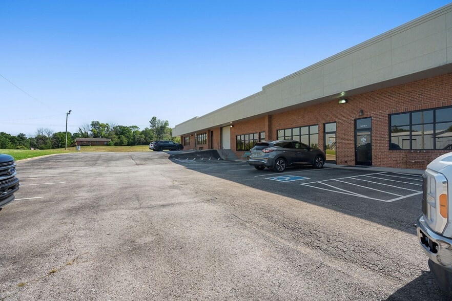 More Photos Of 6978 Lebanon Rd, Mount Juliet Showroom For Sale