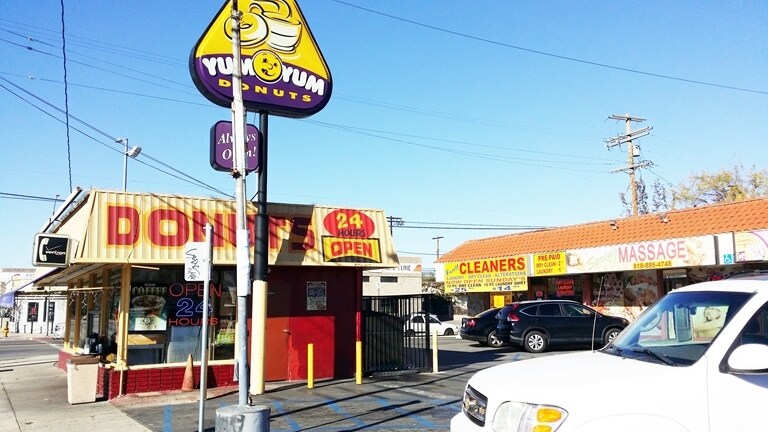 More Photos Of 16153-16167 Nordhoff St, North Hills Storefront For Lease