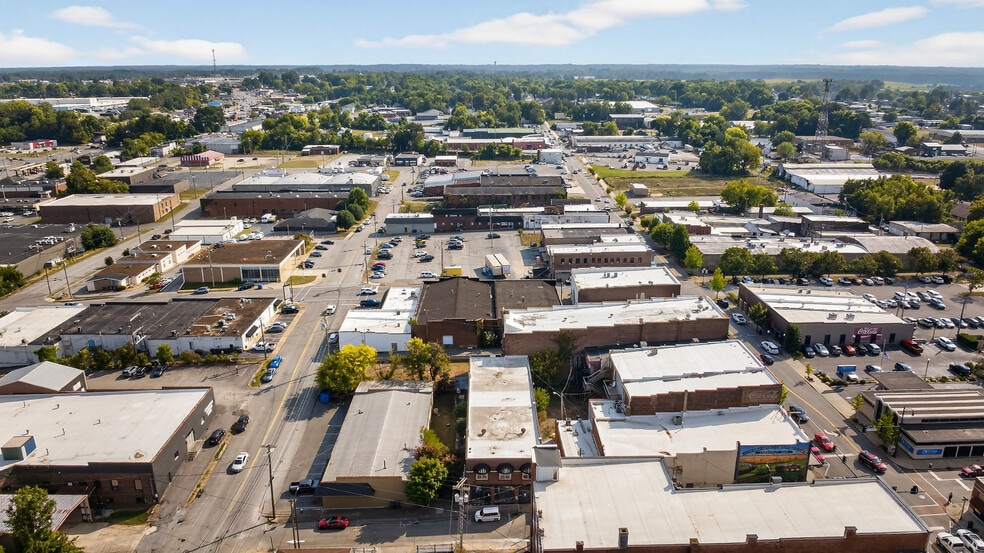 More Photos Of 109 7th Ave E, Springfield Flex For Sale
