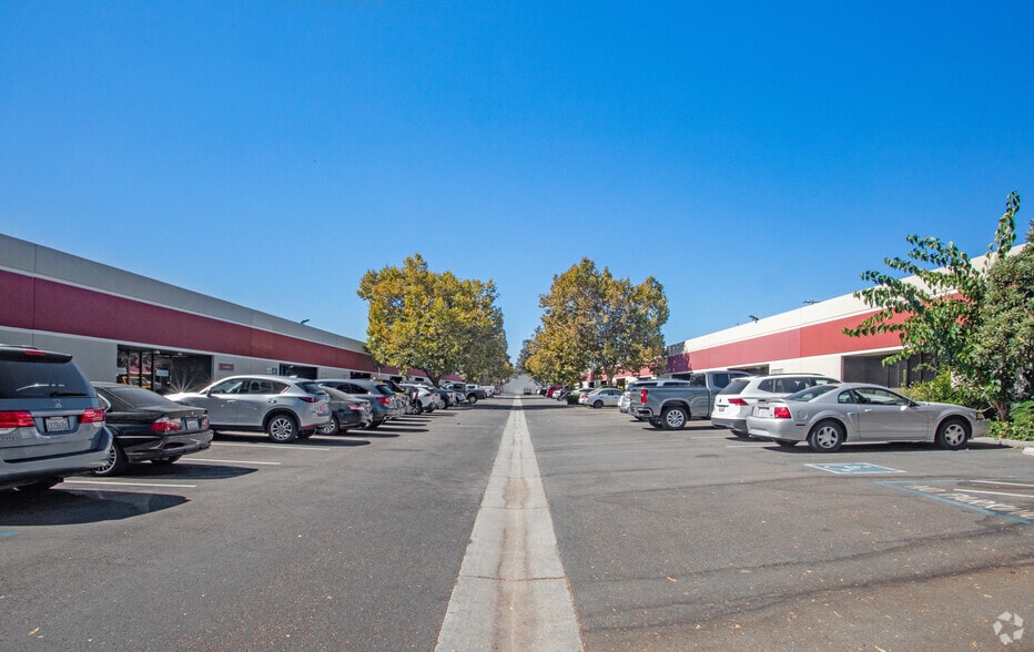 More Photos Of 3390 De la Cruz Blvd, Santa Clara Light Distribution For Sale