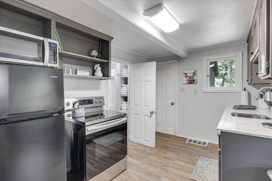 More Photos Of 22732 Middle Camp rd, Sonora Hotel For Sale