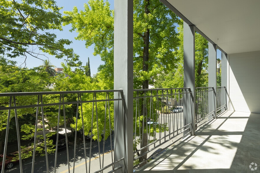 More Photos Of 2701 Capitol Ave, Sacramento Apartments For Lease