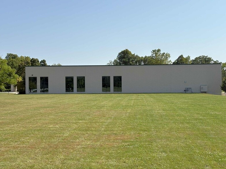 More Photos Of 9980 S Oakwood Park Dr, Franklin Manufacturing For Sale
