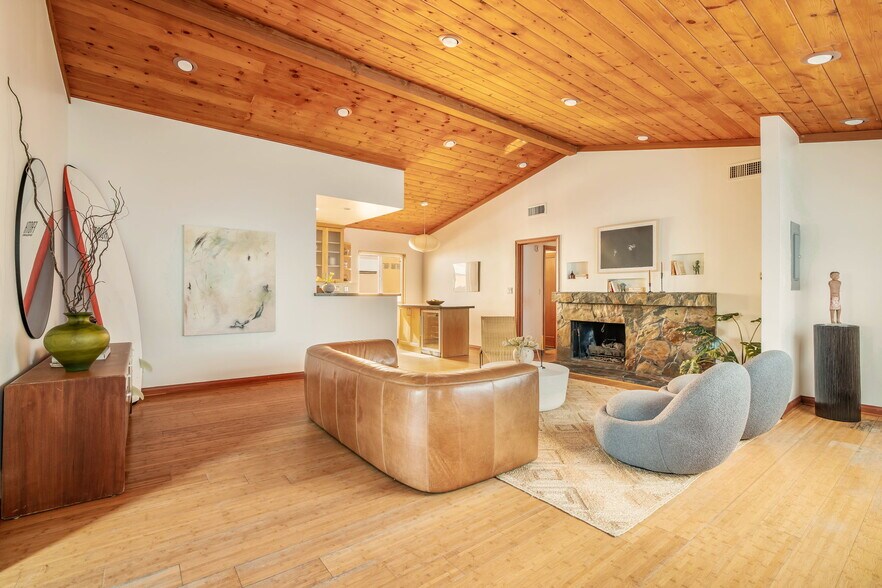 More Photos Of 16 Spinnaker St, Marina Del Rey Multifamily For Sale