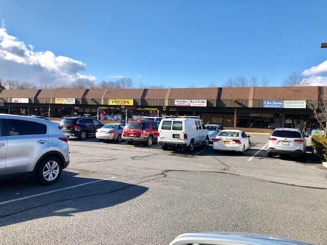 More Photos Of 400 E Washington Ave, Washington Restaurant For Lease