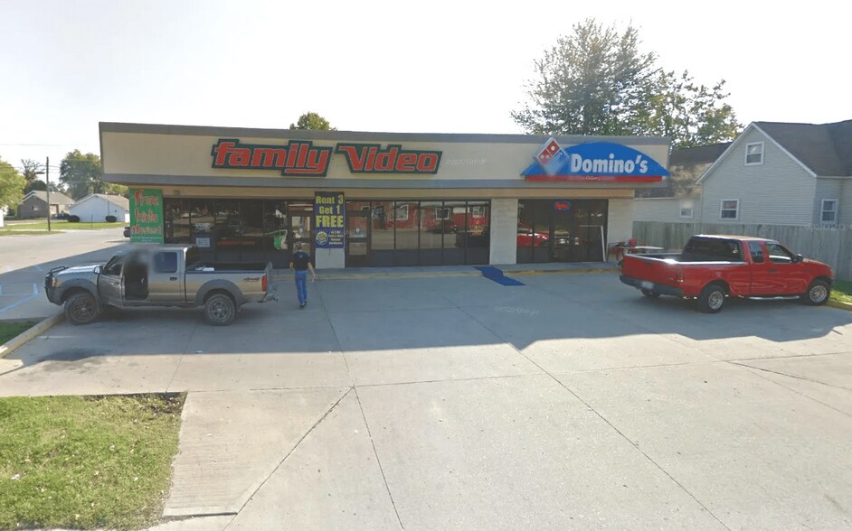 More Photos Of 529 E Section St, Sullivan General Retail For Lease