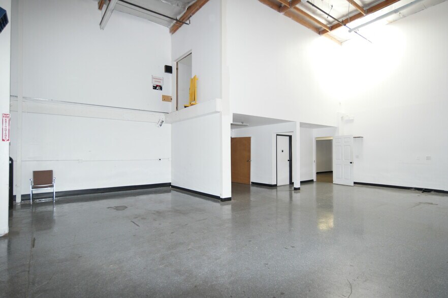 More Photos Of 4125 Market St, Ventura Light Manufacturing For Sale