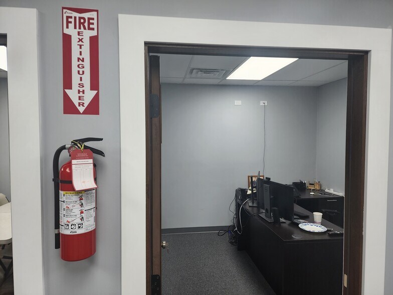 More Photos Of 1280-1330 Powis Rd, West Chicago Truck Terminal For Sale