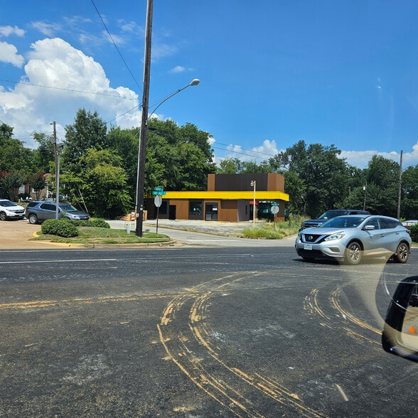 More Photos Of 720 E Rosedale St, Tyler Fast Food For Lease